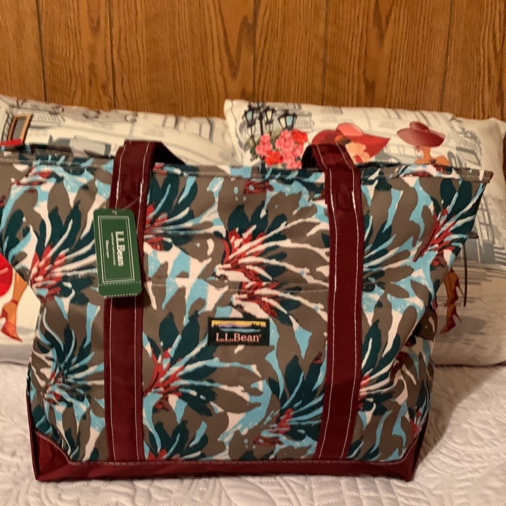 L. L. Bean Everyday Lightweight Tote, NWT, Medium, Color:Deep Olive Flora